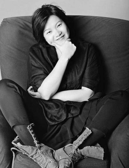 JDB电子游戏官网|
怒踹陈凯歌 骂冯小刚的洪晃 徒手揭开上流社会的“遮羞布”(图2)